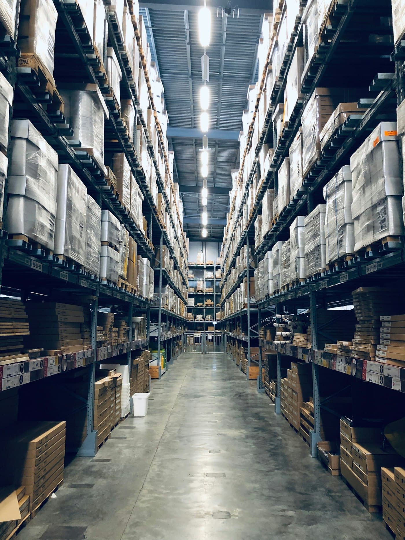 Warehousing & Logistics — Warehouse AMR or automated logistics workflow